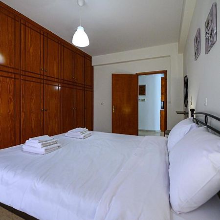 Oliva Apartment Каламата Екстериор снимка