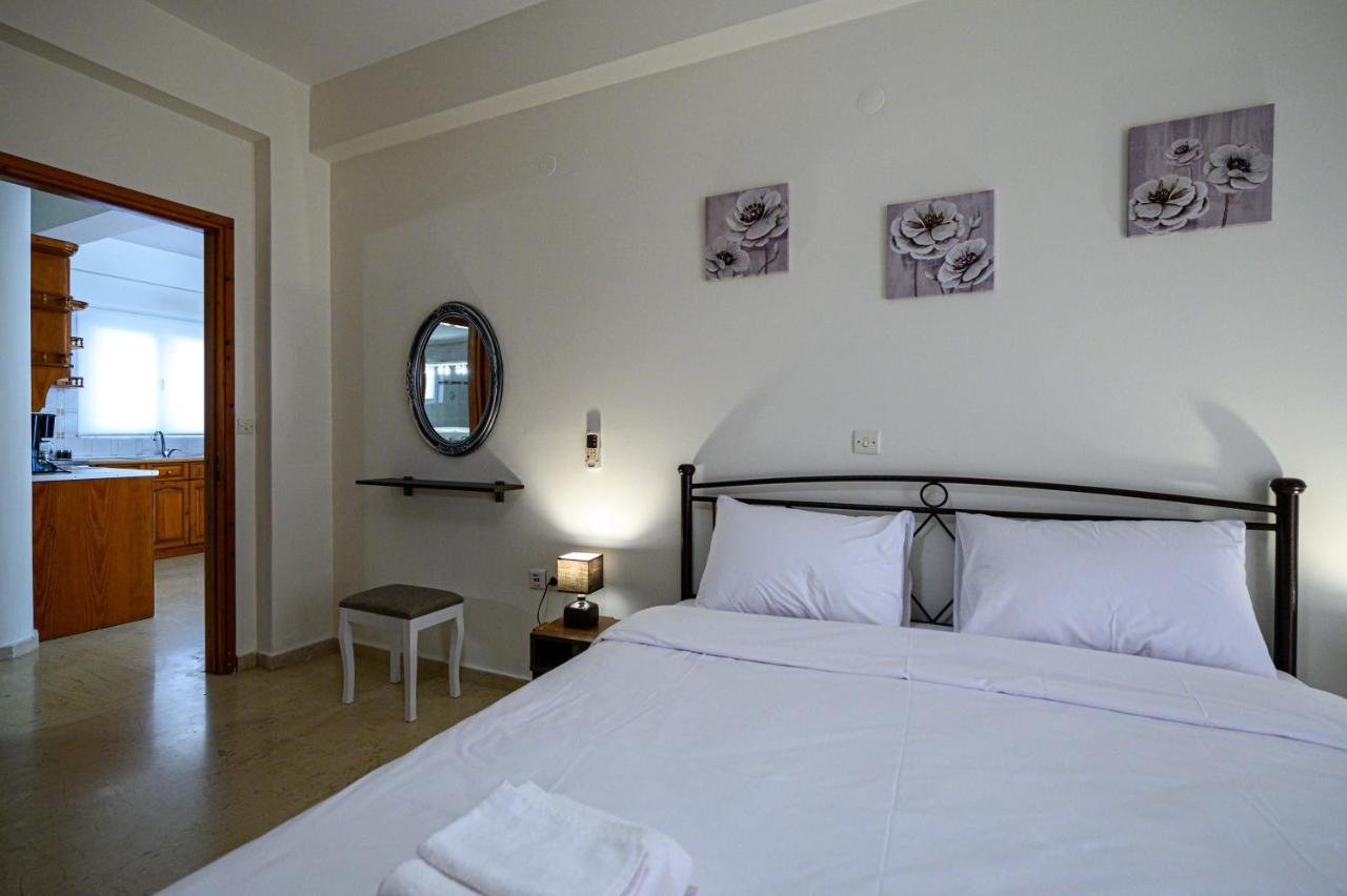 Oliva Apartment Каламата Екстериор снимка